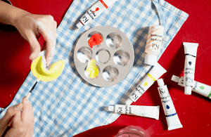 Social Pottery Kit Air Dry Clay + 6 Acrylic Paints + Paint brushes + Carving tools